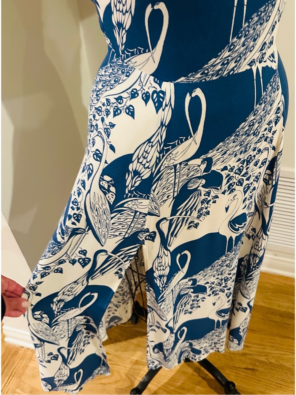 REFORMATION Gavin Open Back Midi Dress w/ Slit in Avian Blue & Cream, Size 8 - Picture 5 of 7